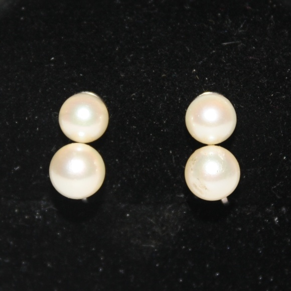 14 k white gold Jewelry - Vintage Screw on Pearl 14k white gold earrings